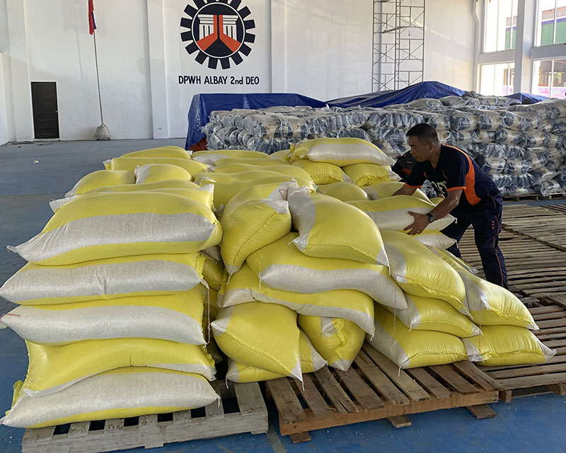 Globe donates P300,000 worth of 50kg rice sacks.