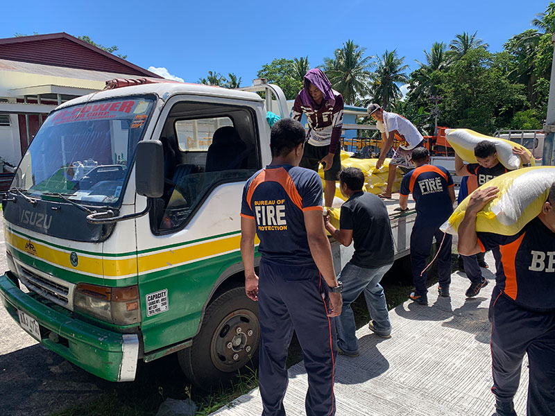 Globe donates P300,000 worth of 50kg rice sacks.