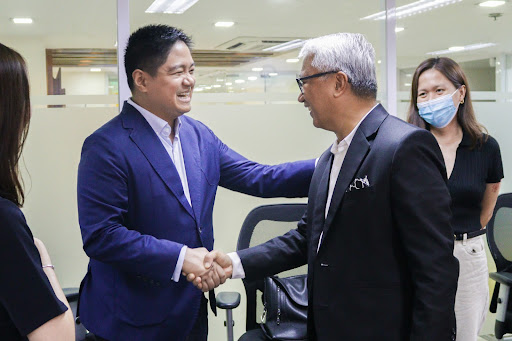 Cholo Tagaysay (L), CEO of KonsultaMD, and Rico Bautista, CEO and President of Etiqa (R), seal the deal with a handshake.