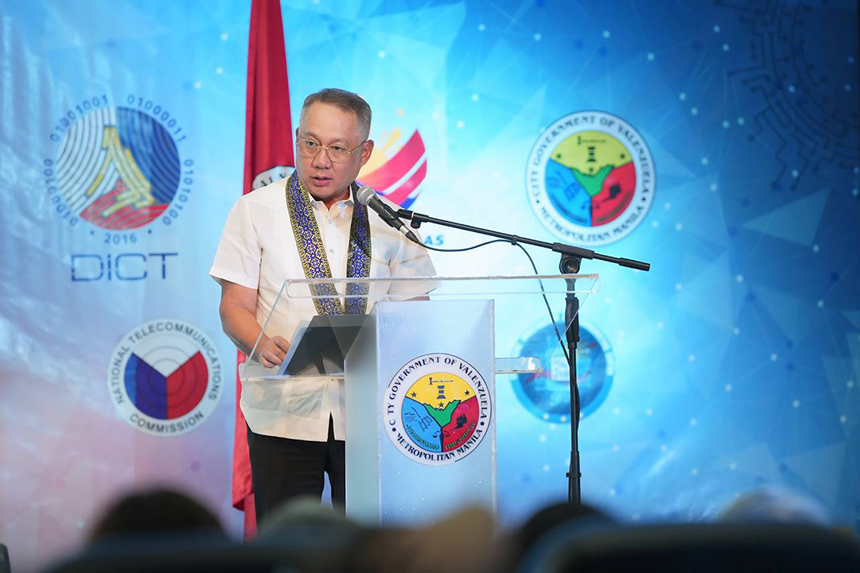 Philippine Chamber of Telecommunication Operators (PCTO) President and Globe Group General Counsel Froilan Castelo speaking at the Valenzuela City ICT Hub MOU signing.