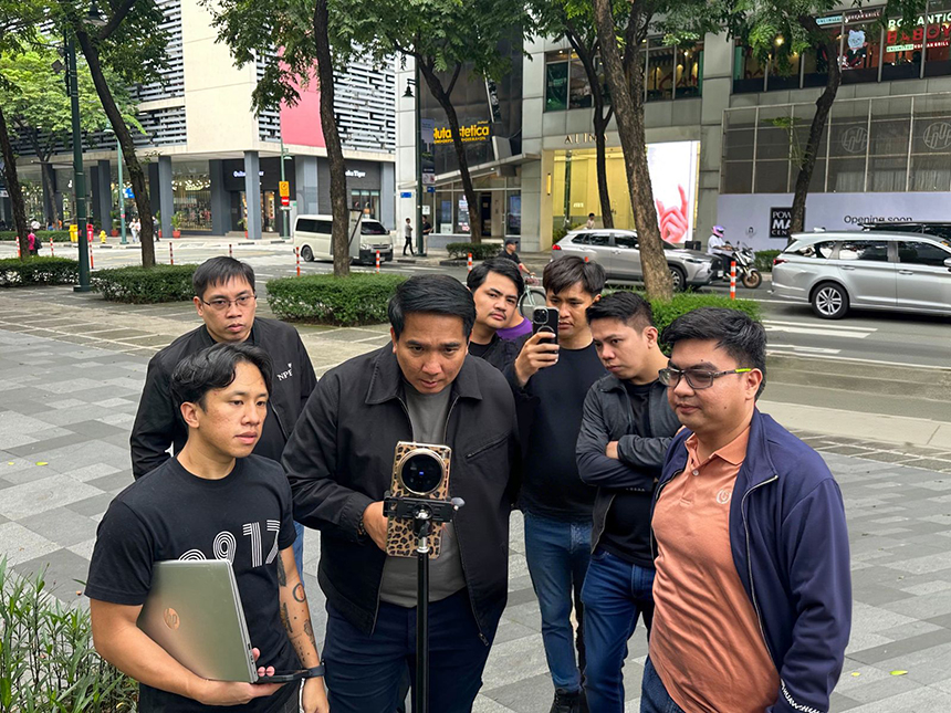 5G-Advanced field test in Bonifacio High Street with Globe's SVP, Joel Agustin, and his team.