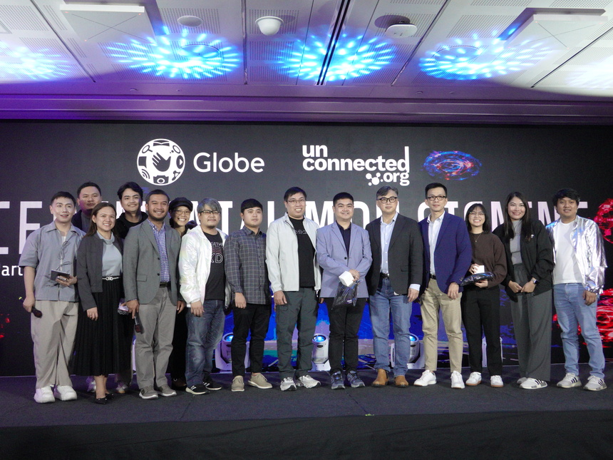 Globe and unconnected.org representatives at Innovania 2025.