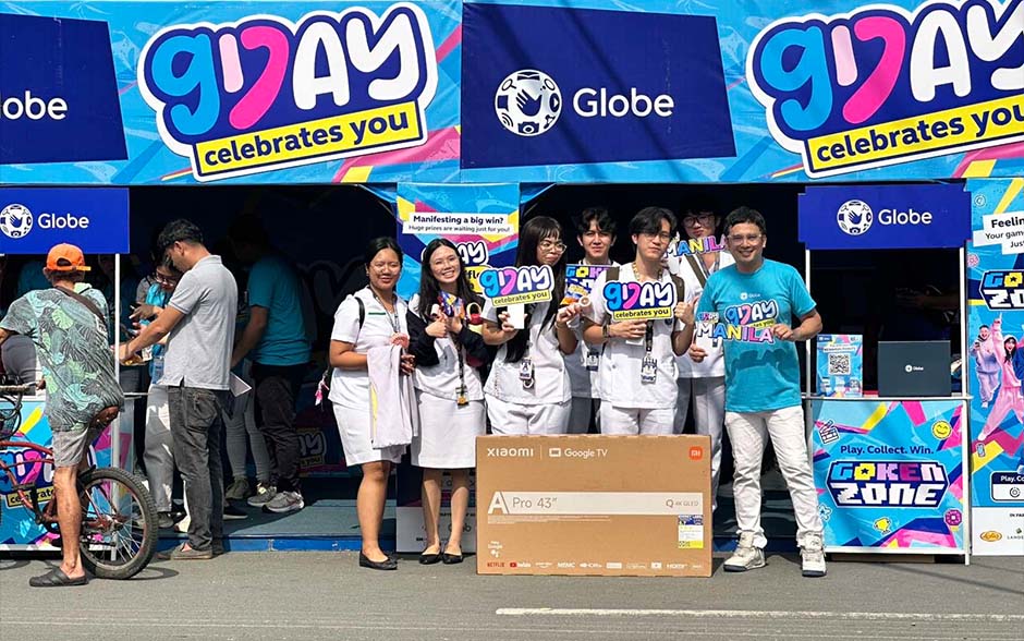 Globe customers at the GDay Pop-Up booth.