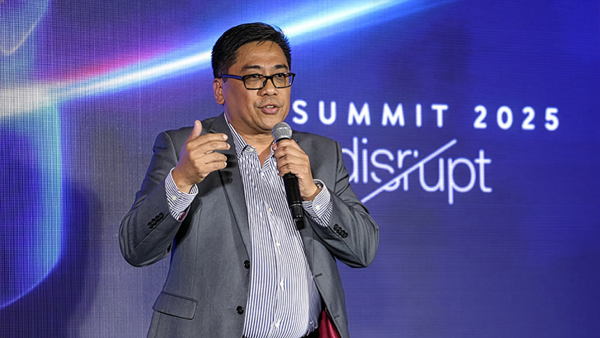 Globe Business VP Raymond Policarpio, speaking at G Summit 2025.