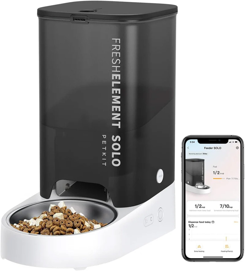 PETKIT Fresh Element Solo automatic pet feeder with smartphone app controlling scheduled meals.