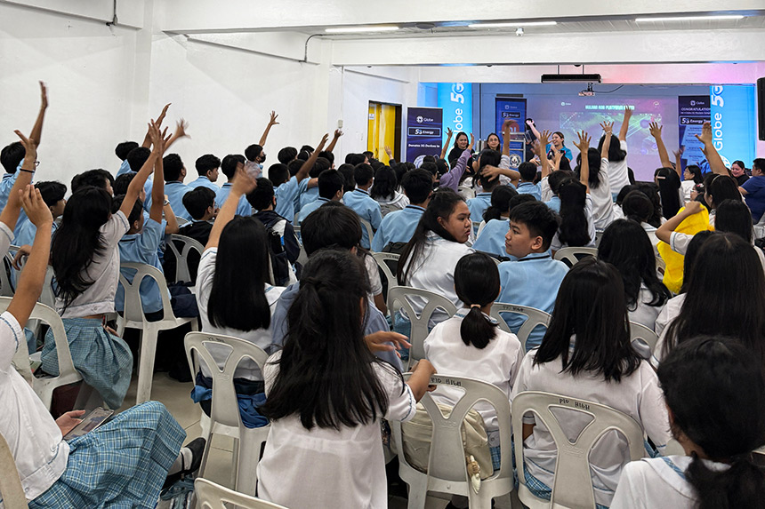 Students participate during a Globe 5G Energy Mission learning session.