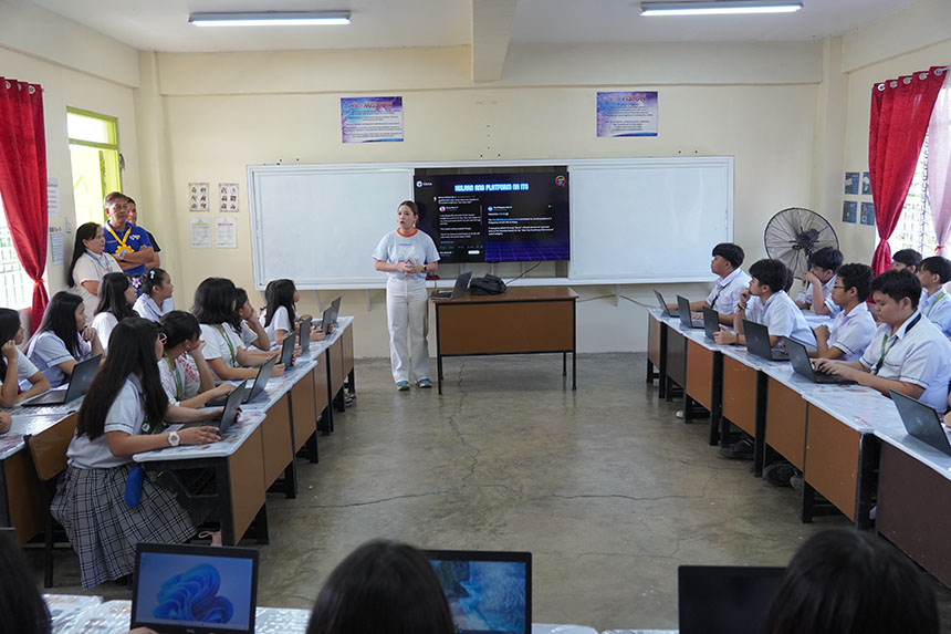 Globeâs Sustainability and Corporate Communications Manager Jan Merced at Saluysoy Integrated School.