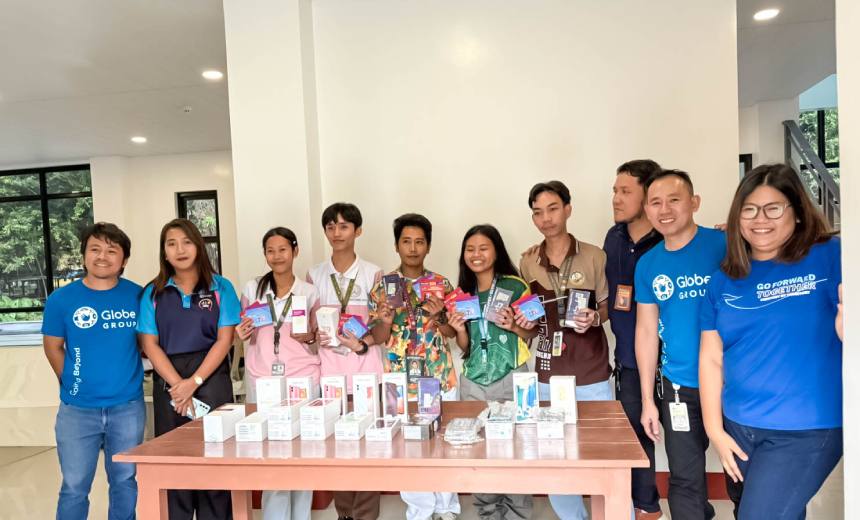 Students at the University of Southern Mindanao take part in Project Pastil.