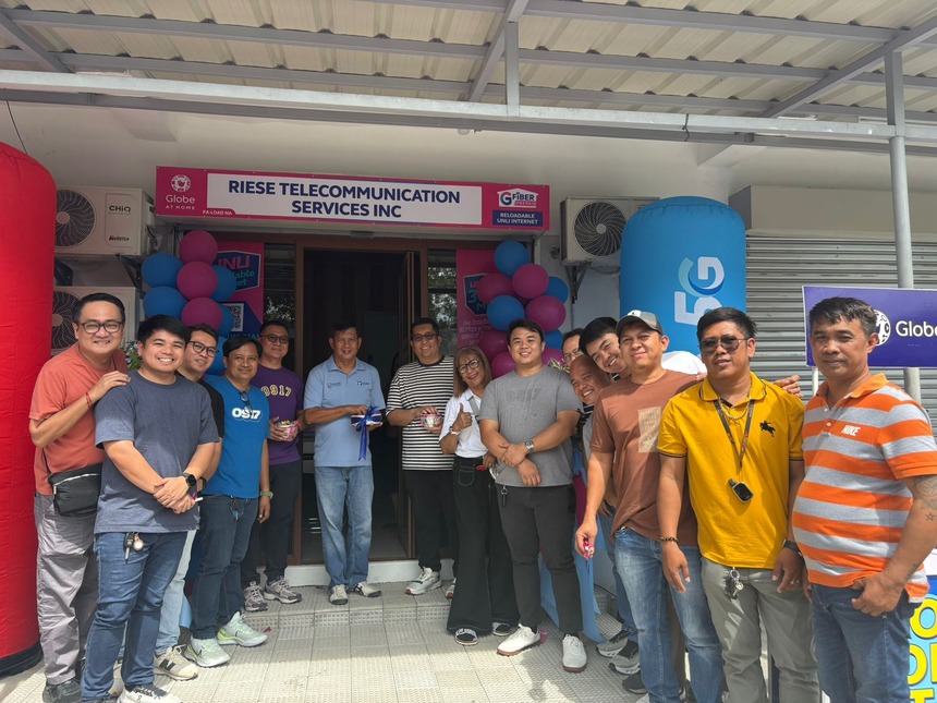 Blessing ceremony during the opening of Globeâs On-Site Distribution Office in Brgy. Cristo Rey, Capas, Tarlac.