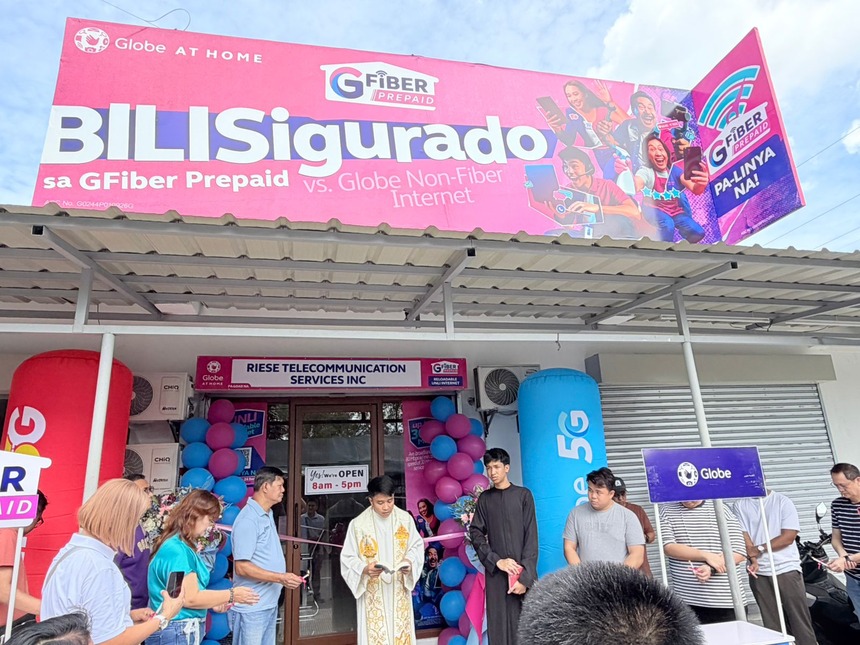 Globe representatives and partners standing in front of the new On-Site Distribution Office in Capas, Tarlac, during its opening.