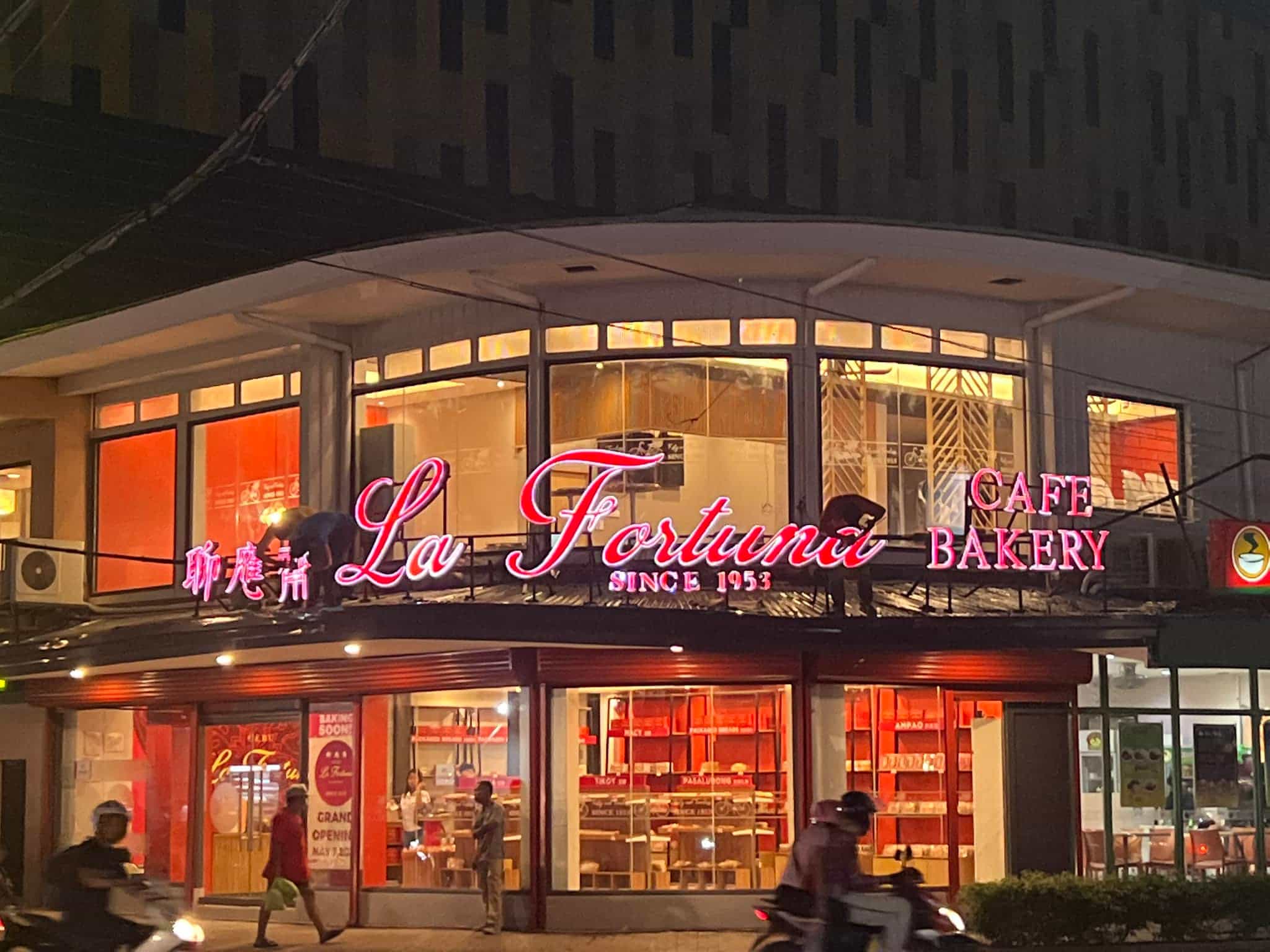 FaÃ§ade of La Fortuna Bakery and CafÃ© on St. Joseph Street, Cebu