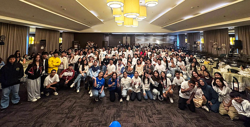Youth leaders learn online safety and digital responsibility with Globe.