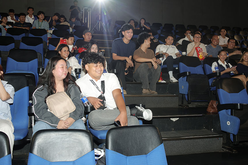 Cabanatuan youth attend Globe's exclusive Star Wars movie screening for student leaders.