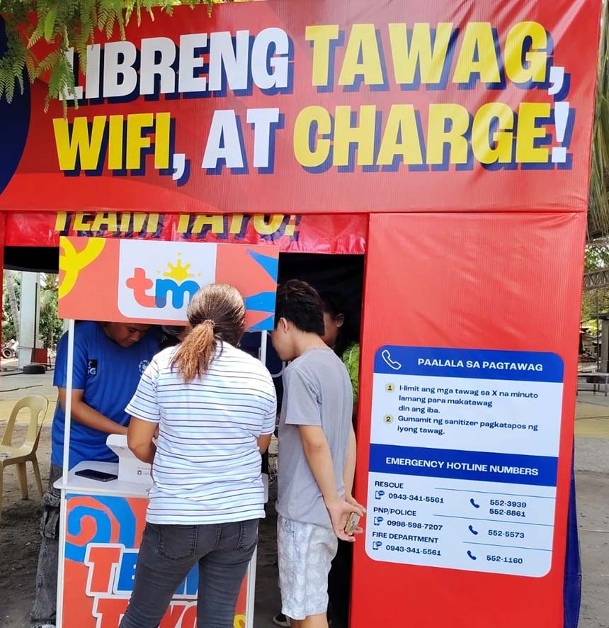 A Globe Libreng Tawag, Wi-Fi, at Charge booth serving residents in General Santos City after the Mindanao earthquake.
