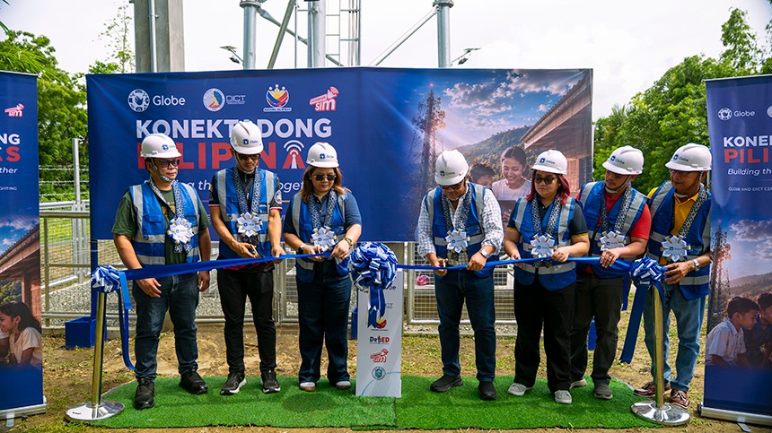 Globe, DICT and local government officials at the ribbon-cutting ceremony for a new connectivity tower in Anda, Pangasinan.