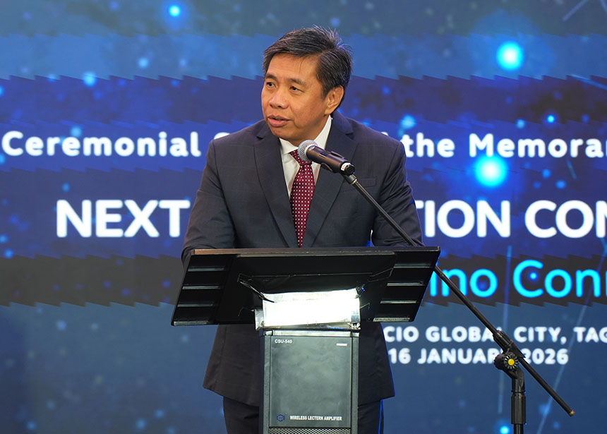 DICT Secretary Henry Aguda speaking at a podium during the Globe and Starlink partnership event for remote internet connectivity.