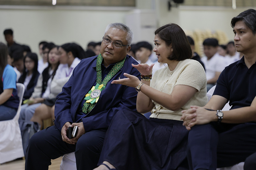 Globeâs CEO and President Carl Cruz listening to the peer-led learning initiatives.