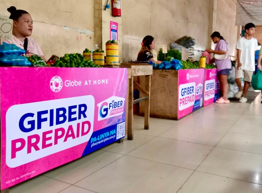 Lemon vendors at the Valencia Central Public Market displaying Globe GFiber Prepaid.