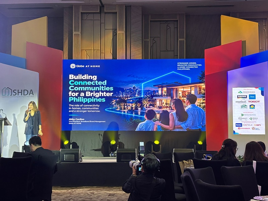 Cardino at the SHDA Convention highlighting connectivity as an important aspect of building new homes.