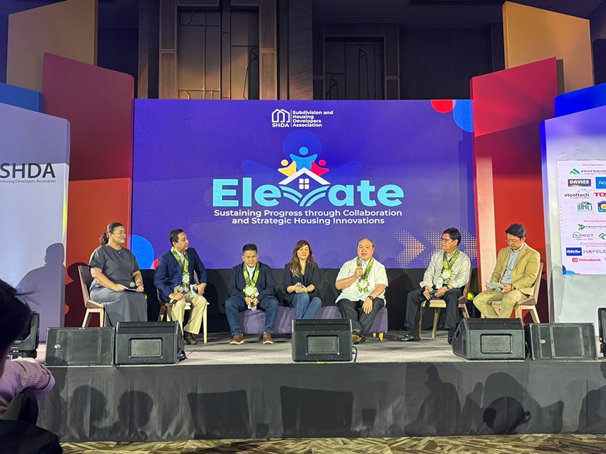 Cardino, GAH VP and Business Broadband, together with speakers and panelists at the SHDA Convention.