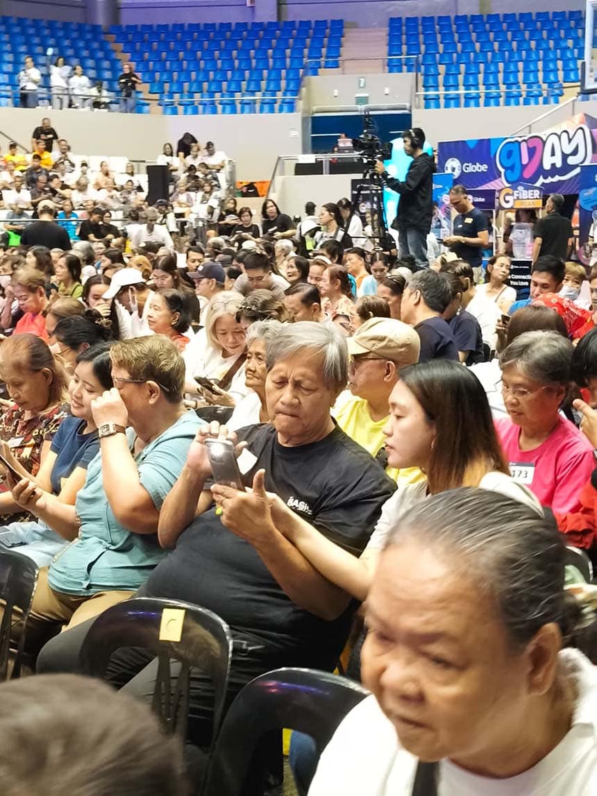 Volunteers guide senior citizens in using smartphones during the Senior Digizen program.