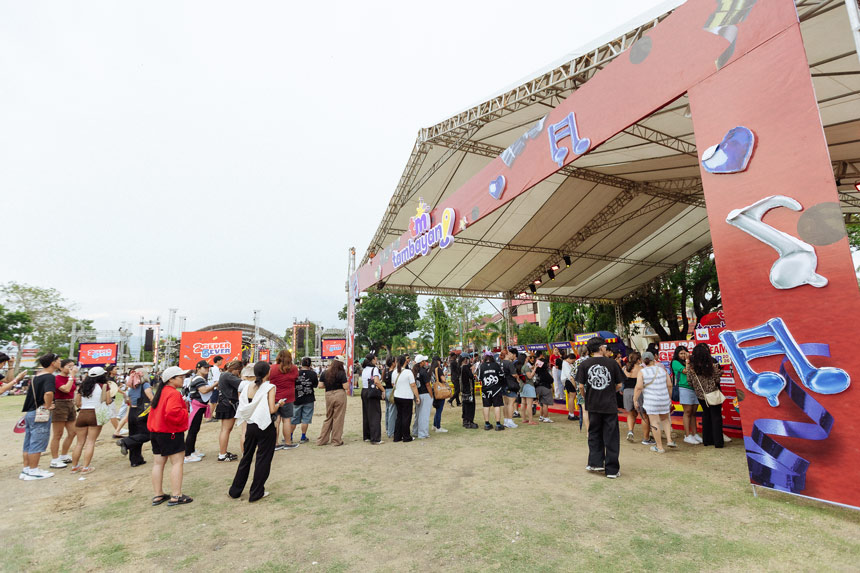 A crowd of attendees gathered at the outdoor stage setup for the TM 25th anniversary TeaM Fair in Bais City, Negros Oriental.