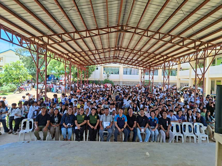 Students and participants gather for a group photo during Globe's Digital Thumbprint Program in El Nido, Palawan.